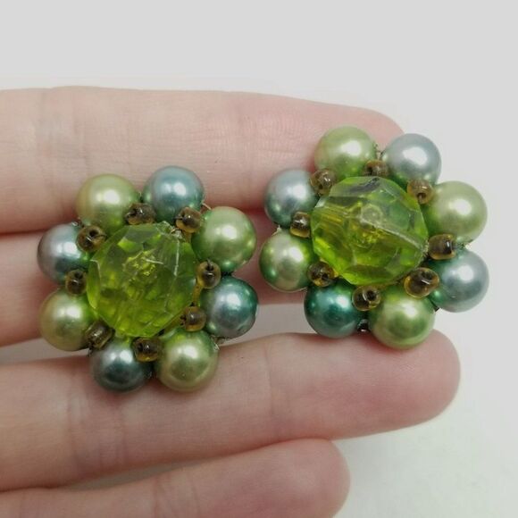 Vintage Jewelry - Vintage Green Cluster Clip On Earring, Beaded Retro Color 60s 70s Syle Japan